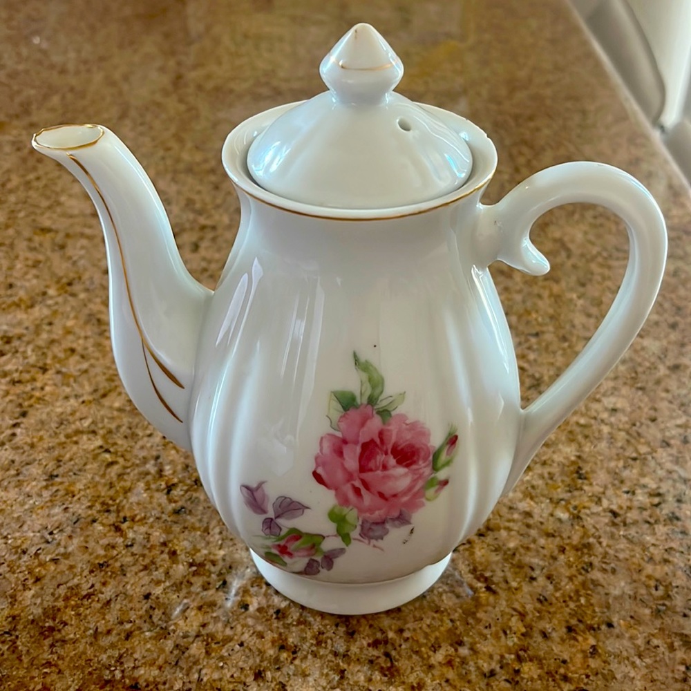 Vintage Pink Teapot with Lid